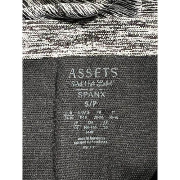 Assets Red Hot Label by SPANX Cropped Leggings Yoga Pants Small Petite - Picture 3 of 3